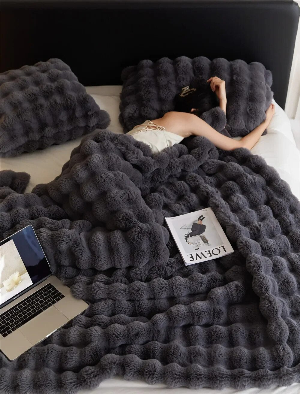 Ultra-Soft Plush Throw Blanket, Five Sizes and Colours