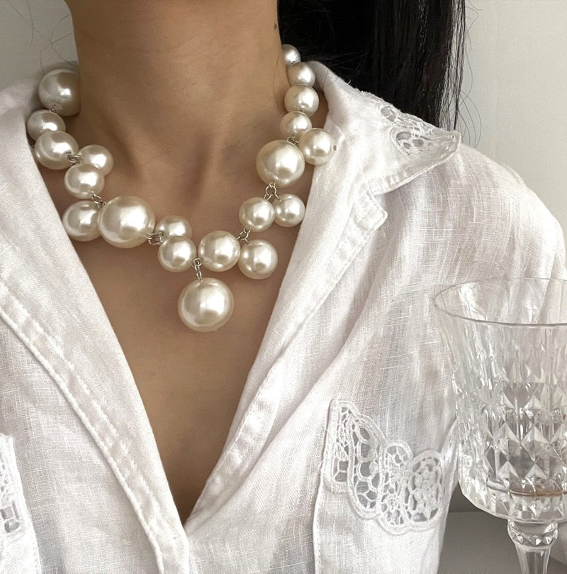 Round Faux Pearl Necklace in Classic White