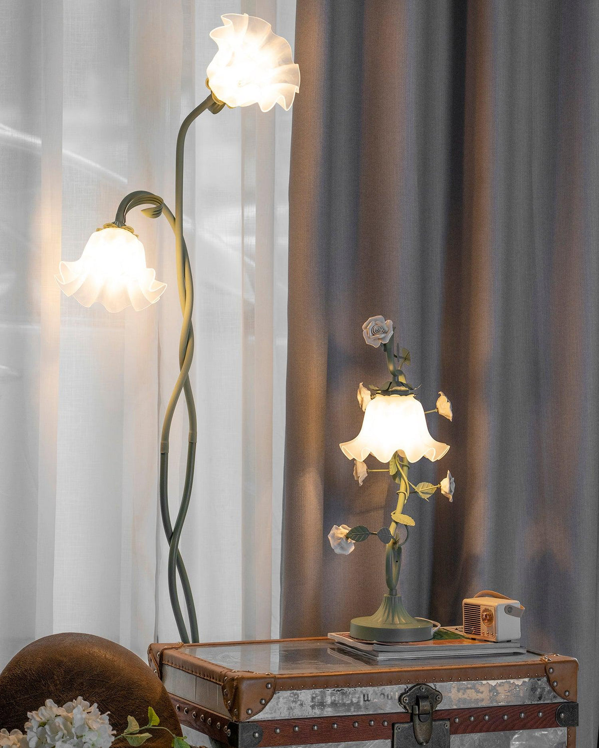 Flower Floor Lamp 170 cm, Green Metal with White Acrylic Shades
