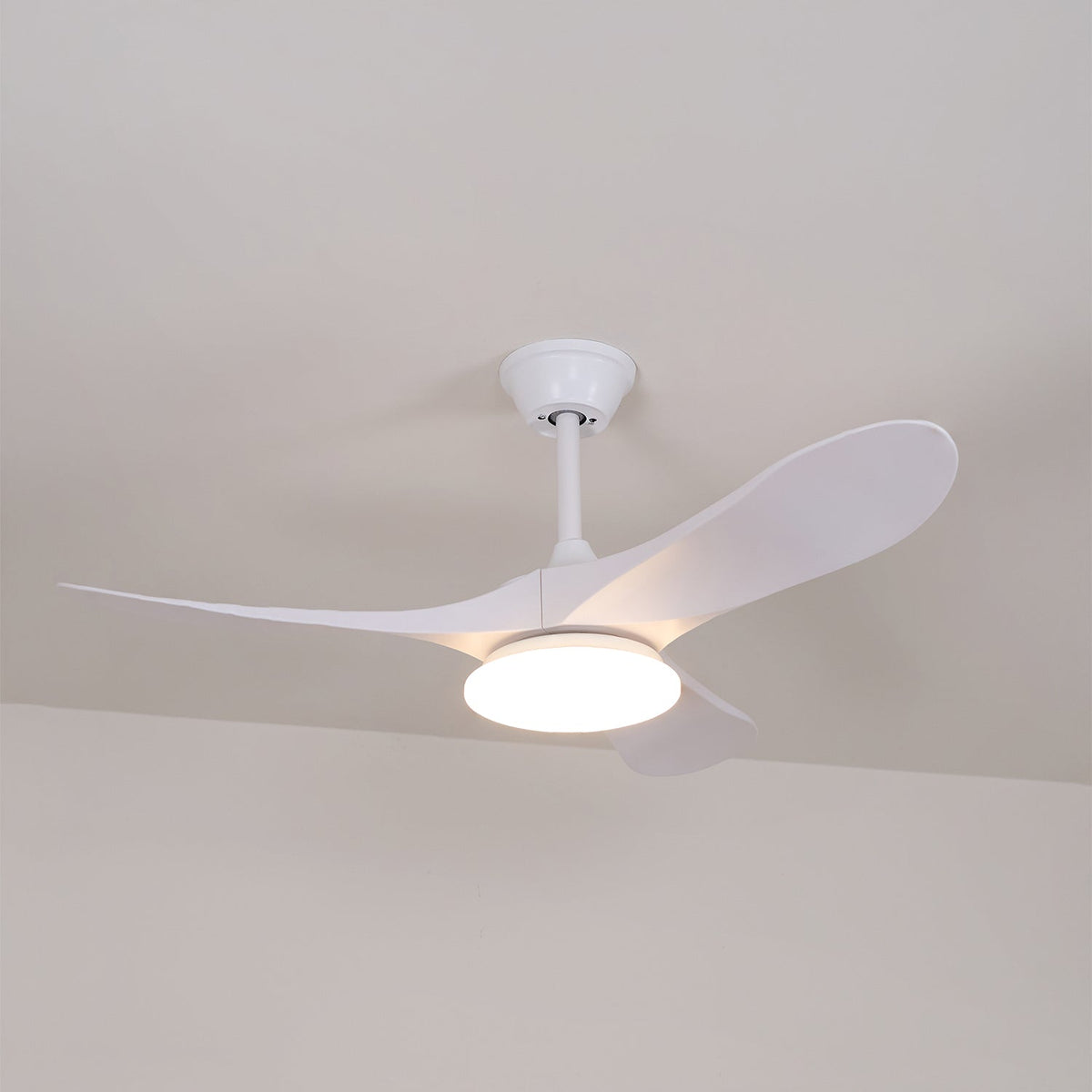 Wood-Effect Ceiling Fan with 35W LED Light and 6 Speeds