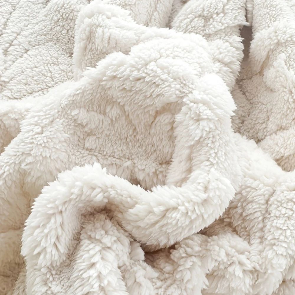 Jacquard Fleece Throw with Woven Geometric Pattern