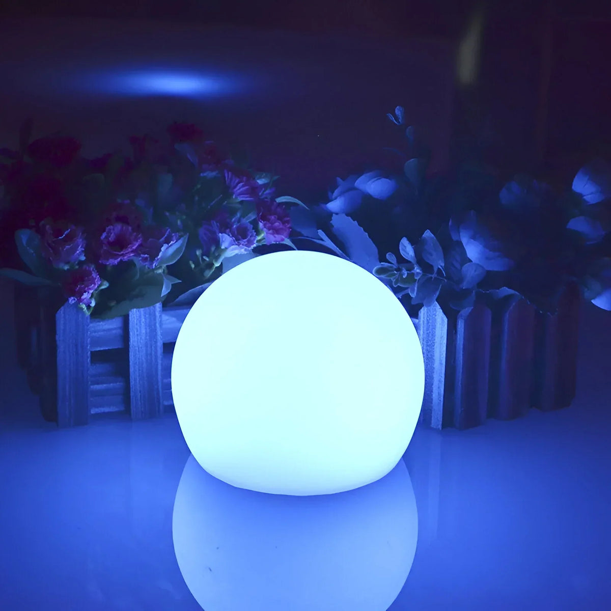 Cordless LED Globe Lamp, Rechargeable and Weather-Resistant