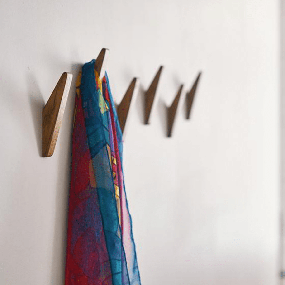 Two-Tone Solid Wood Wall Hook 13.5cm, Scandinavian Style