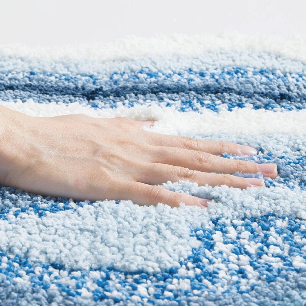 Coastal Bath Mat with Wave Pattern and Non-Slip Mesh
