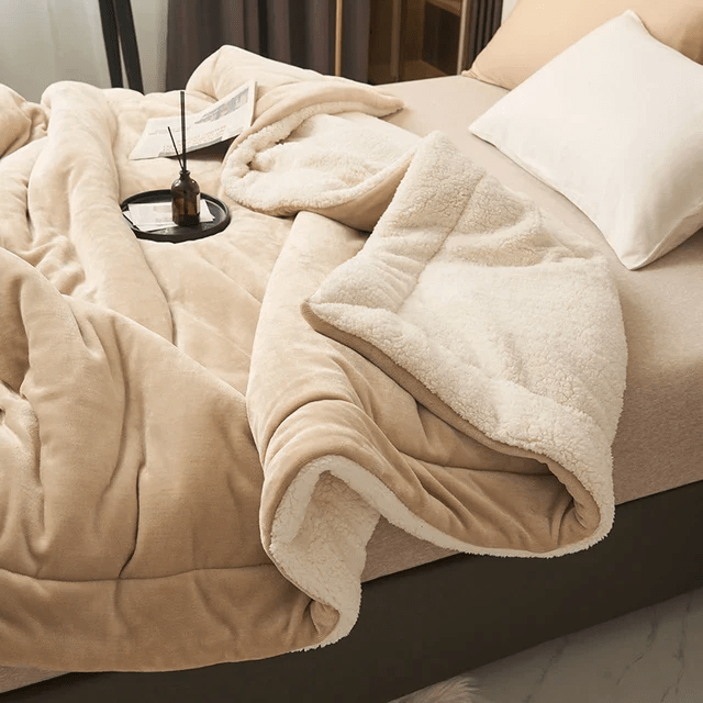 Reversible Flannel and Sherpa Fleece Blanket for Sofa and Bed