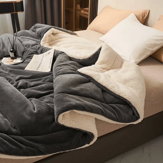 Reversible Flannel and Sherpa Fleece Blanket for Sofa and Bed