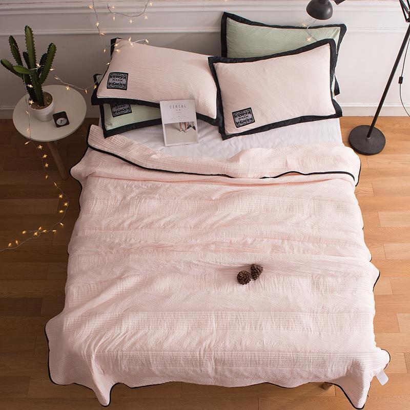 Lightweight Summer Quilt with 2 Pillowcases