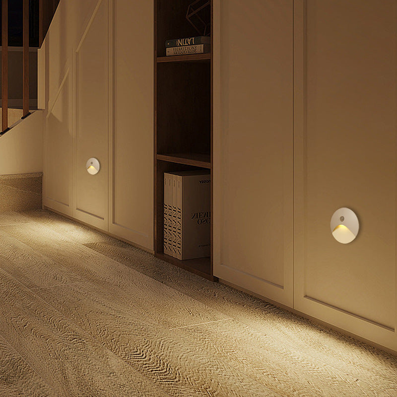 Outdoor Wall Light with PIR Motion Sensor, IP65, 300lm