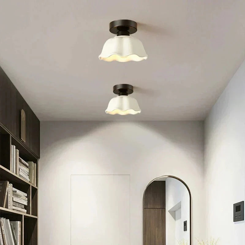 Vintage Scalloped Ceiling Light with Metal Base, E27