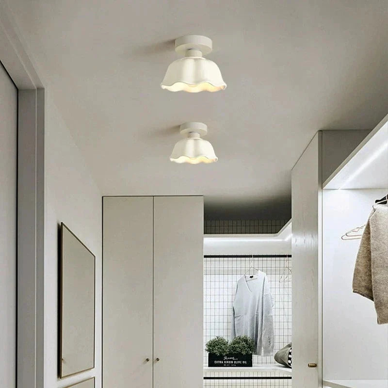 Vintage Scalloped Ceiling Light with Metal Base, E27