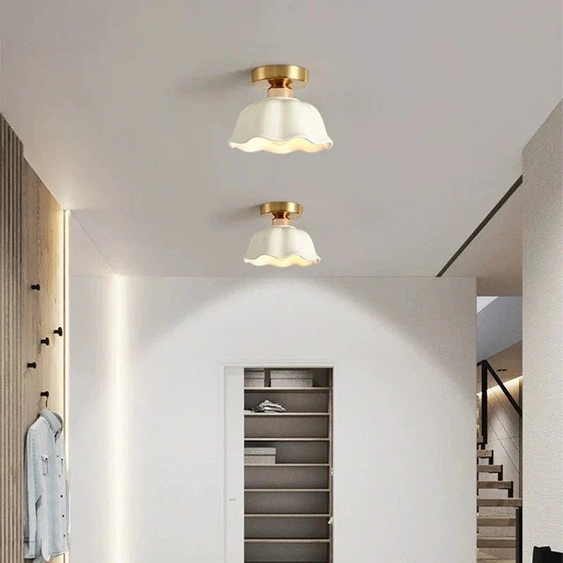 Vintage Scalloped Ceiling Light with Metal Base, E27