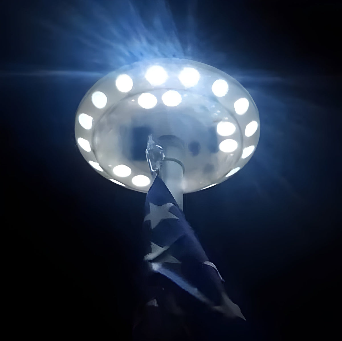 Solar Flagpole Light, 700 Lumen, 26 LEDs, IP67 Rated
